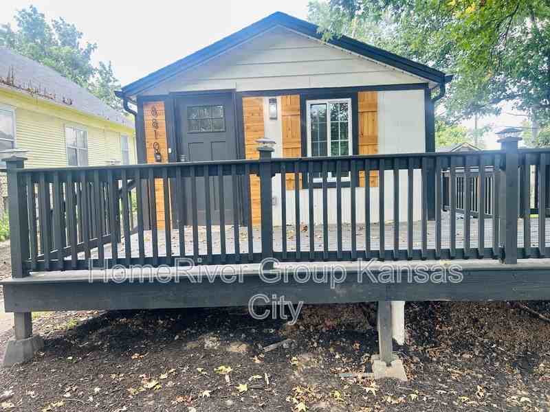 8810 E Smart Ave - Photo 2 of 28