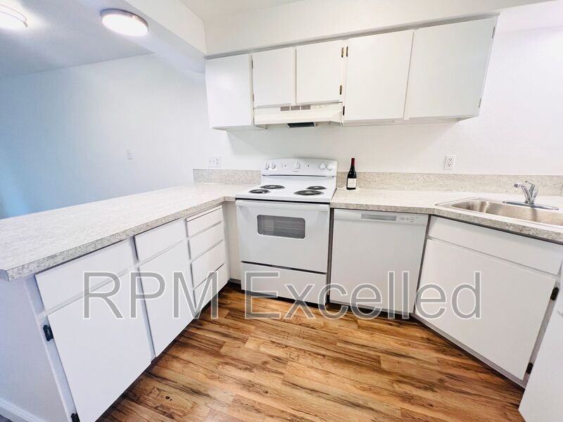 638 M St Ne #2 - Photo 5 of 17