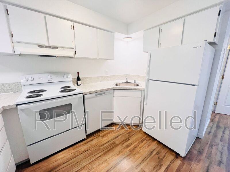 638 M St Ne #2 - Photo 6 of 17