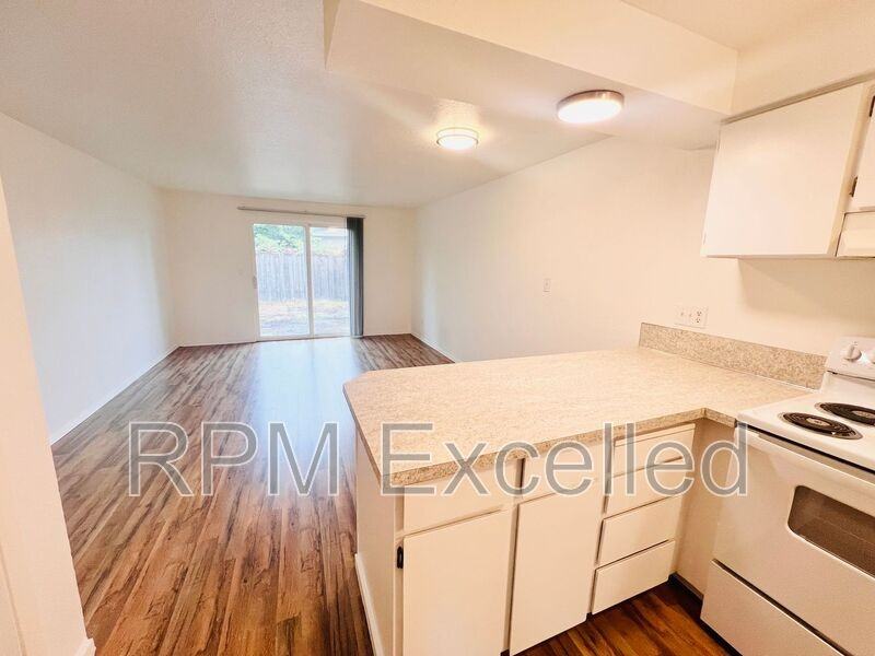 638 M St Ne #2 - Photo 7 of 17