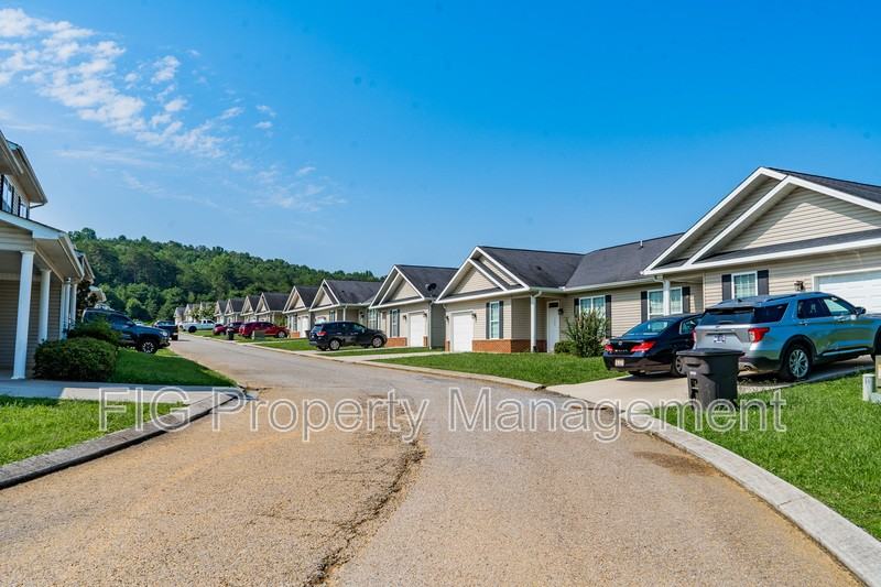 125 Stone Gate Cir - Photo 3 of 23
