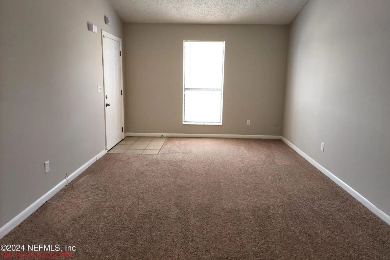 2715 Trollie Ln - Photo 3 of 6