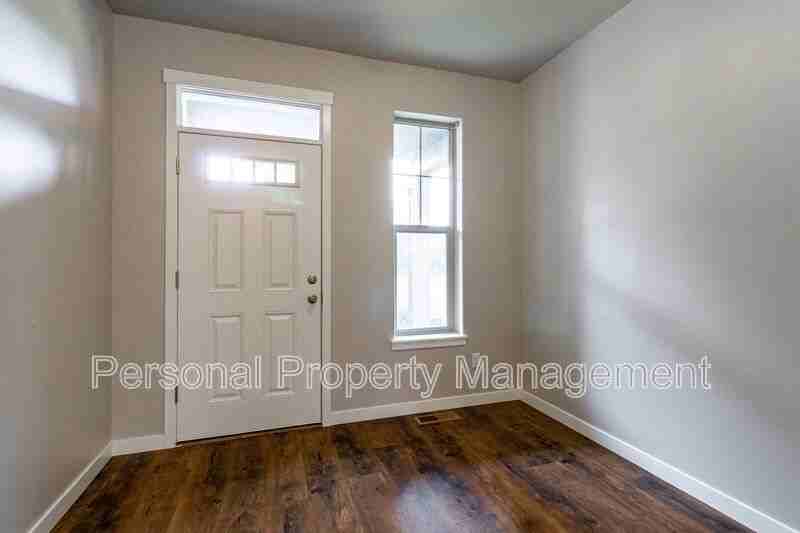 5912 Ne 47th St - Photo 2 of 21