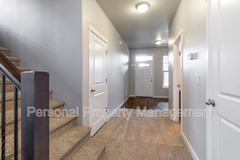 5912 Ne 47th St - Photo 3 of 21