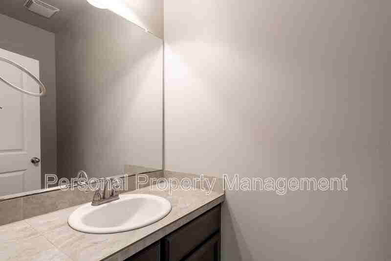 5912 Ne 47th St - Photo 4 of 21