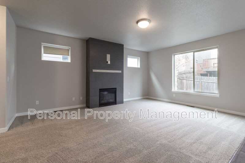 5912 Ne 47th St - Photo 5 of 21
