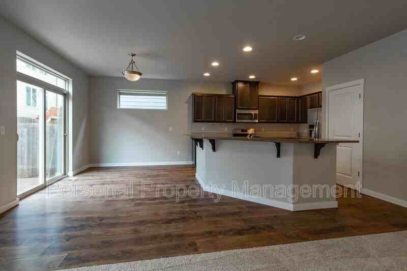 5912 Ne 47th St - Photo 6 of 21