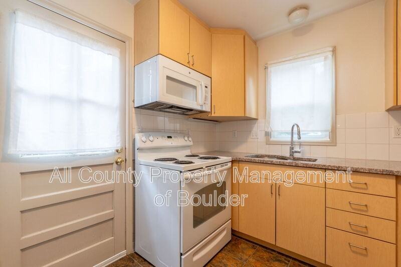 1817 Grove St #3 - Photo 6 of 20