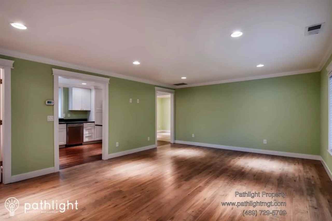 4323 S 366th St - Photo 2 of 17