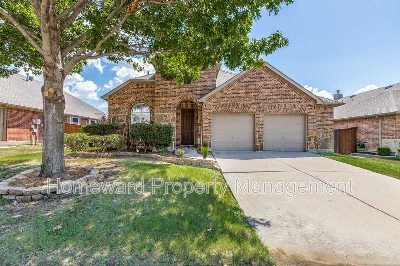 2424 Chesterwood Dr - Photo 2 of 13