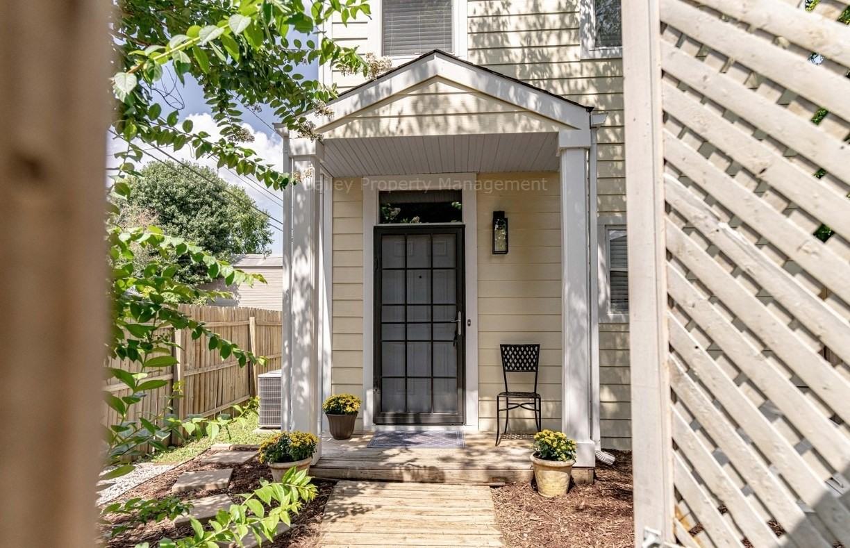 521 Bishop St - Photo 2 of 18