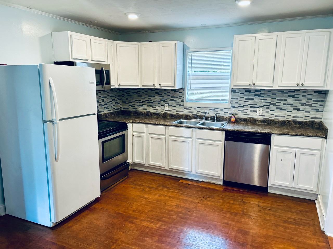 523 E Fifth Ave - Photo 2 of 9