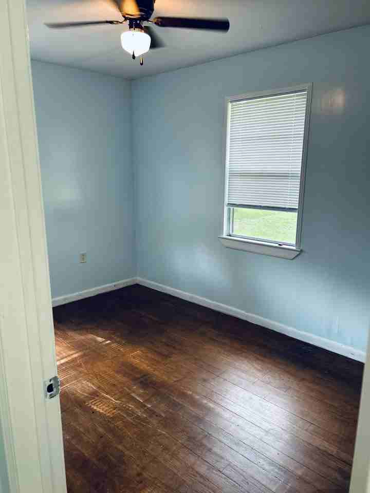 523 E Fifth Ave - Photo 4 of 9