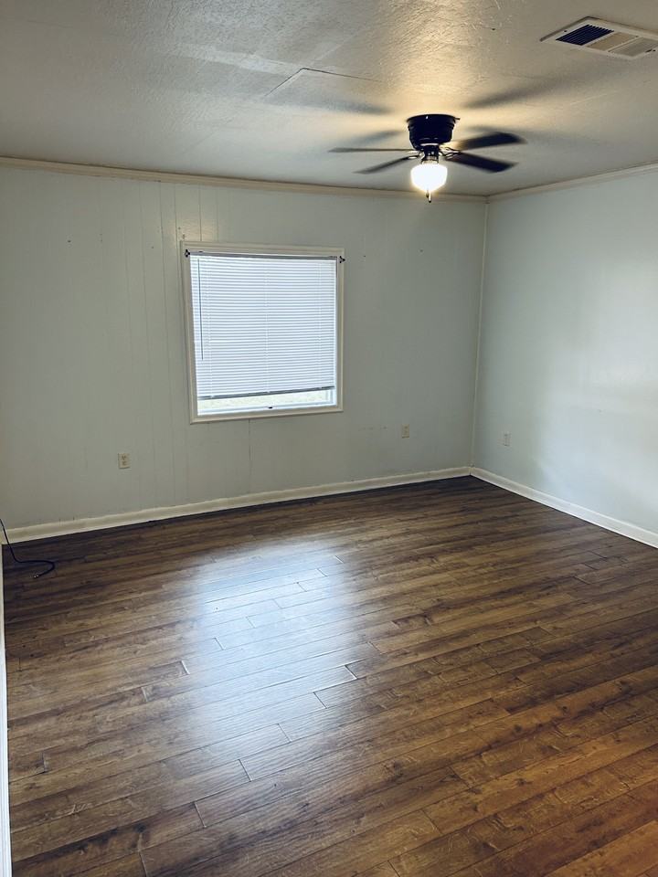 523 E Fifth Ave - Photo 5 of 9