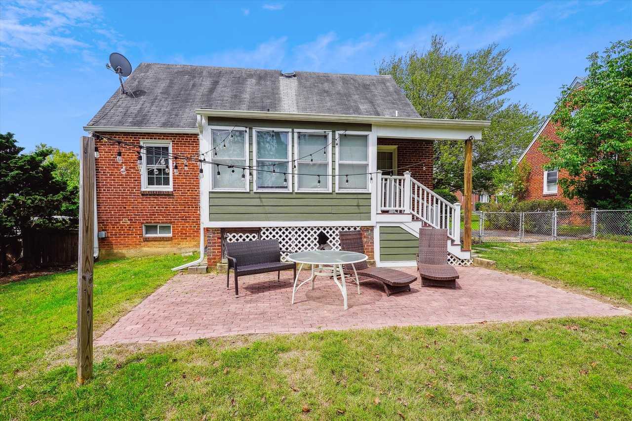 2915 Stuart Dr - Photo 2 of 32