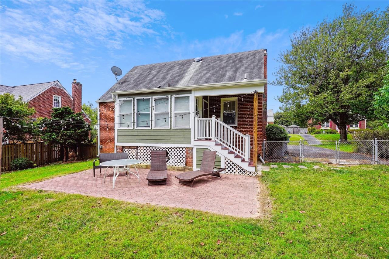 2915 Stuart Dr - Photo 3 of 32