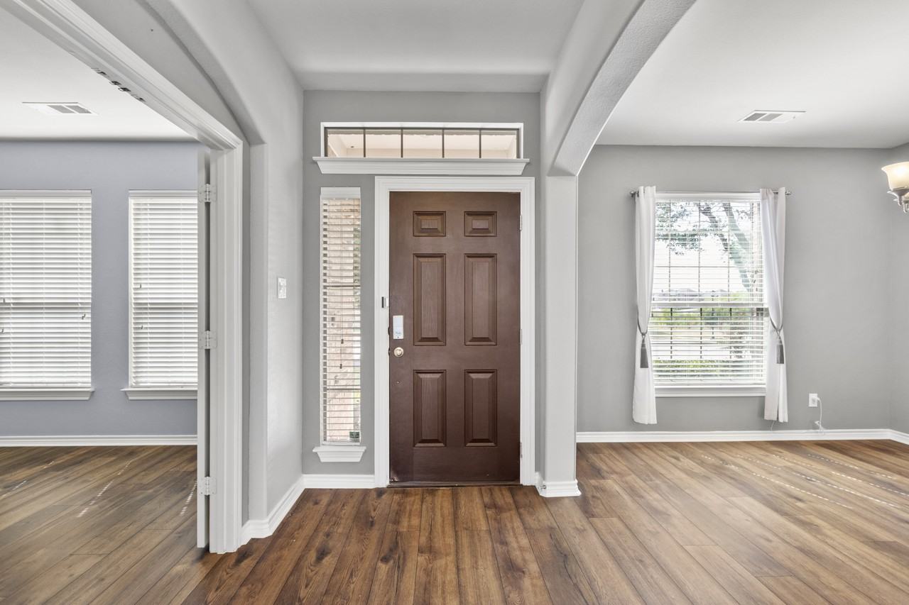 12868 Outlook Ave - Photo 3 of 46