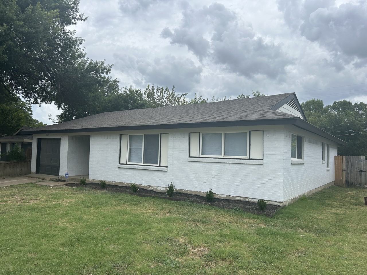 822 Curtis Dr - Photo 2 of 12