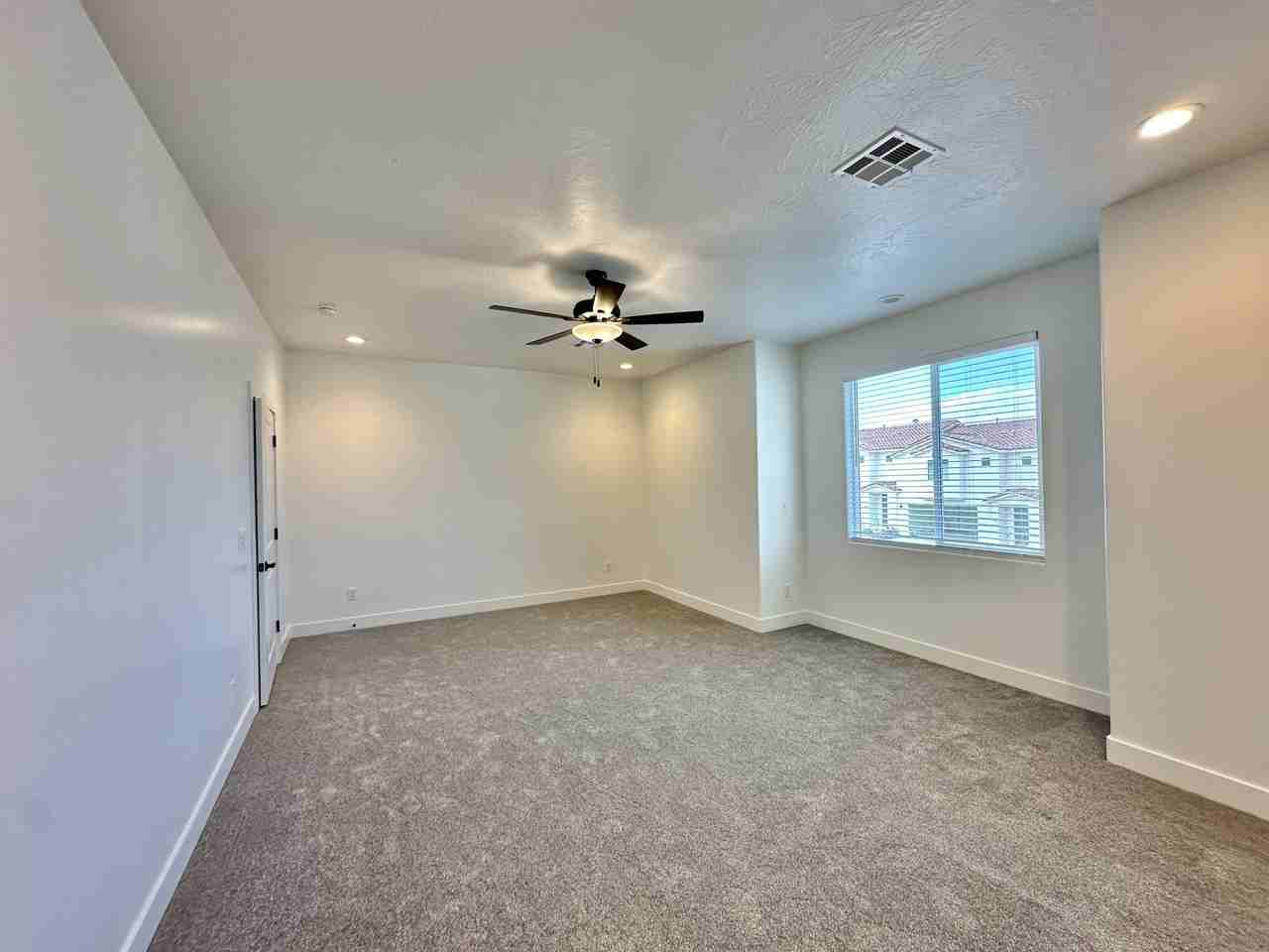 236 Nw - Photo 5 of 11