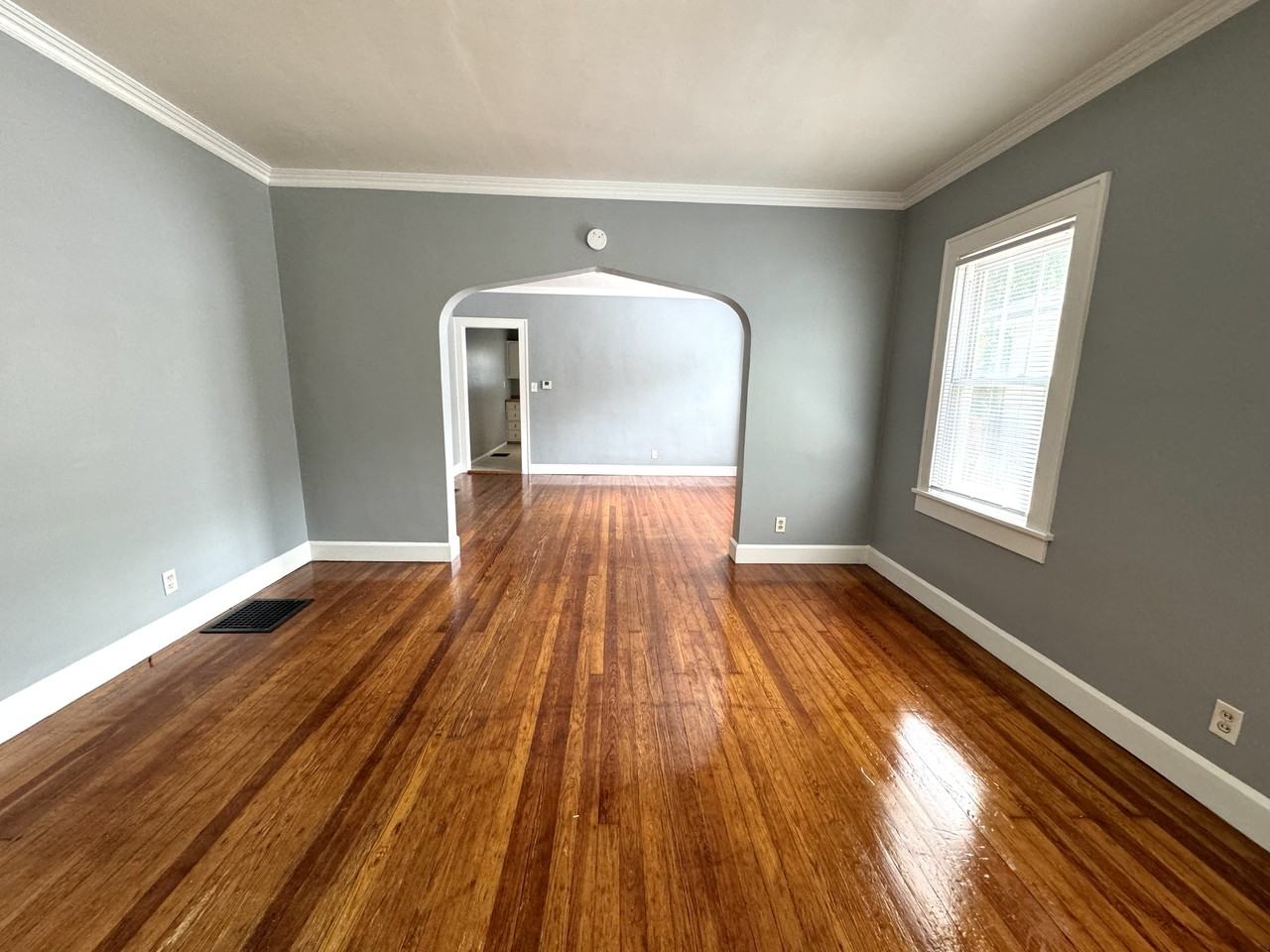 1221 N Linwood Ave - Photo 2 of 17