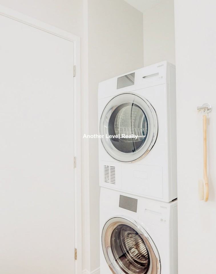 Sydney St #221 - Photo 4 of 9