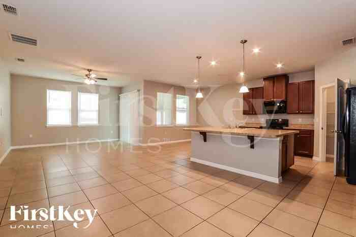 954 Glazebrook Loop - Photo 3 of 16
