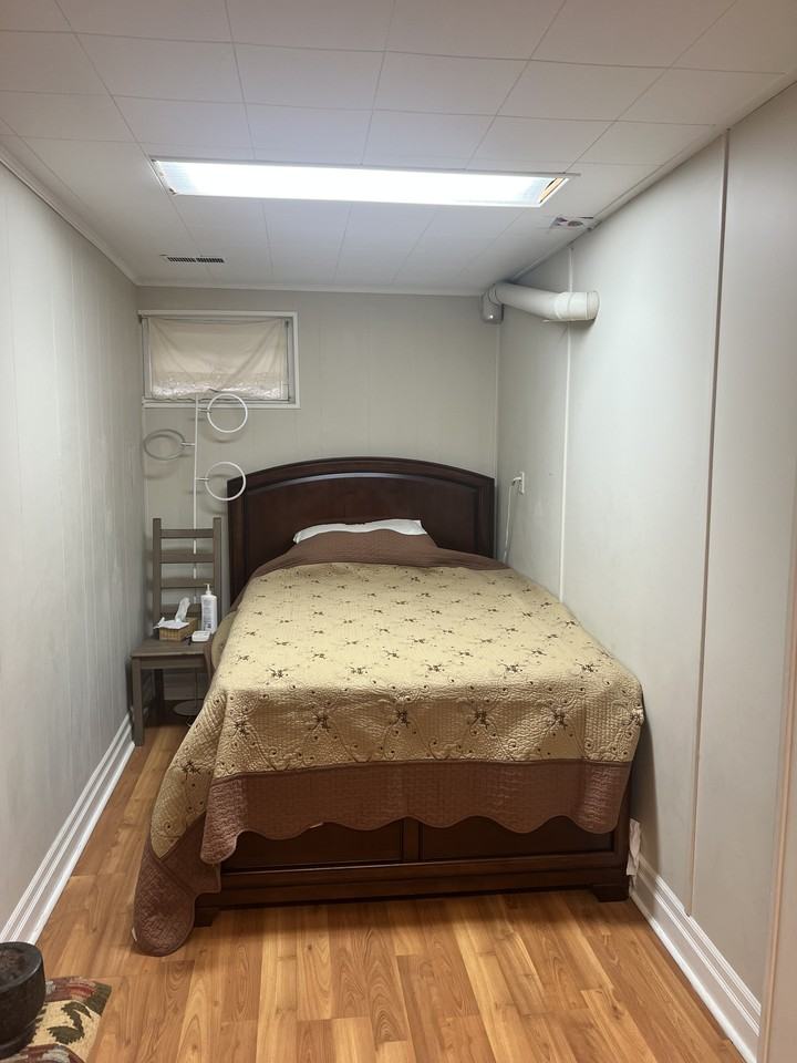 1522 Lewisham Drive - Photo 2 of 9