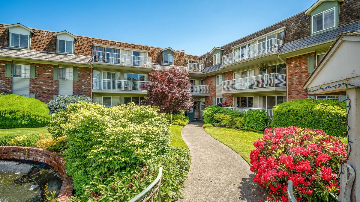 Fraser Tolmie Apartments 1701 Cedar Hill Cross Rd, Saanich, BC V8P