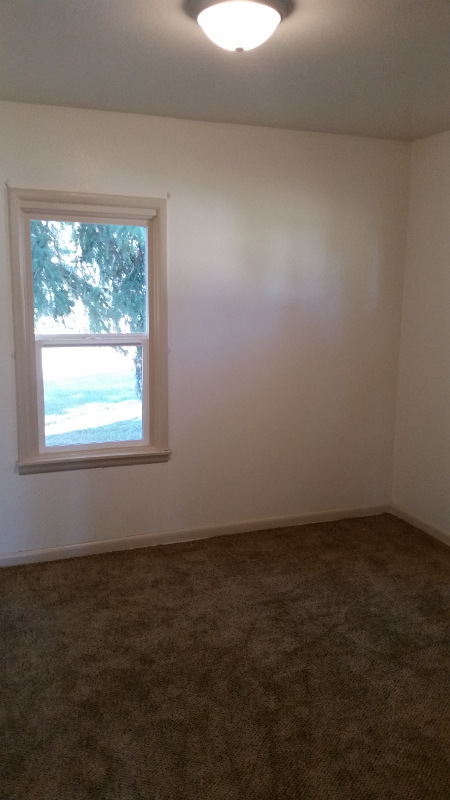 423 3rd St W - Photo 6 of 22