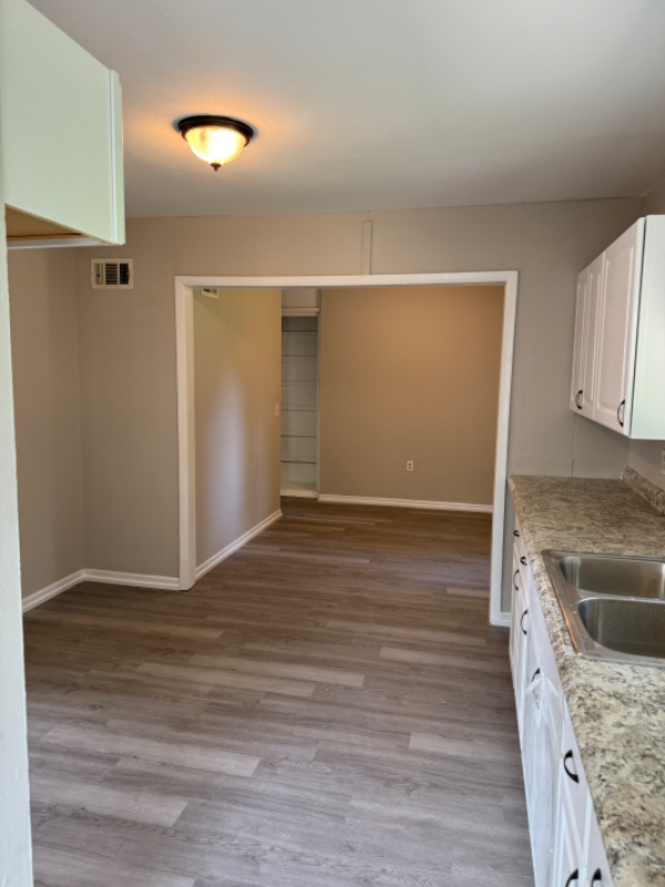 2304 Martha Ave Ne - Photo 3 of 9