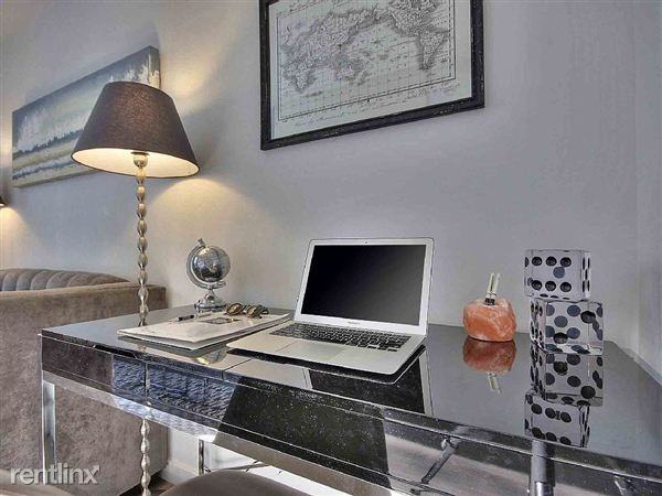 7th St & S Flower St - Photo 2 of 23