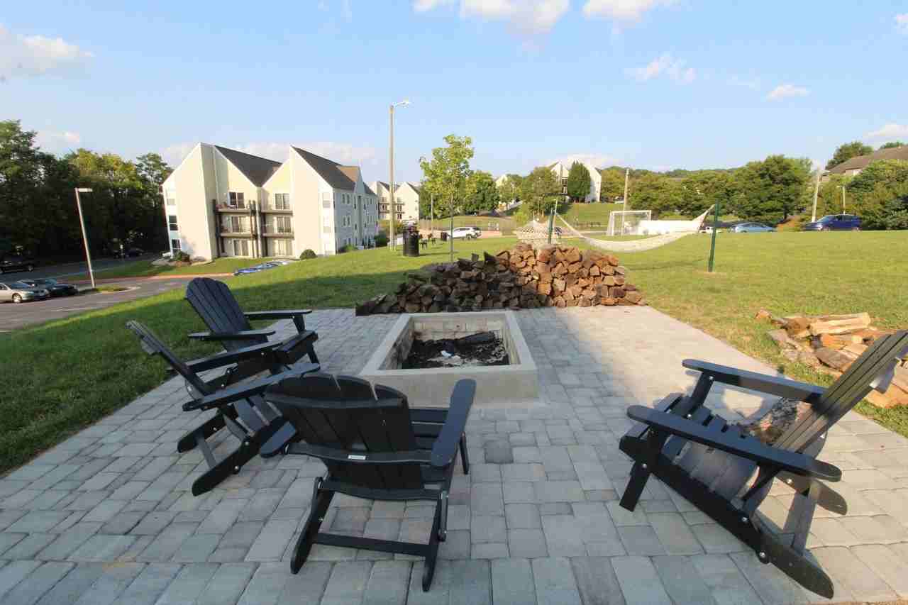 1336 Hunters Rd Apt I - Photo 3 of 26