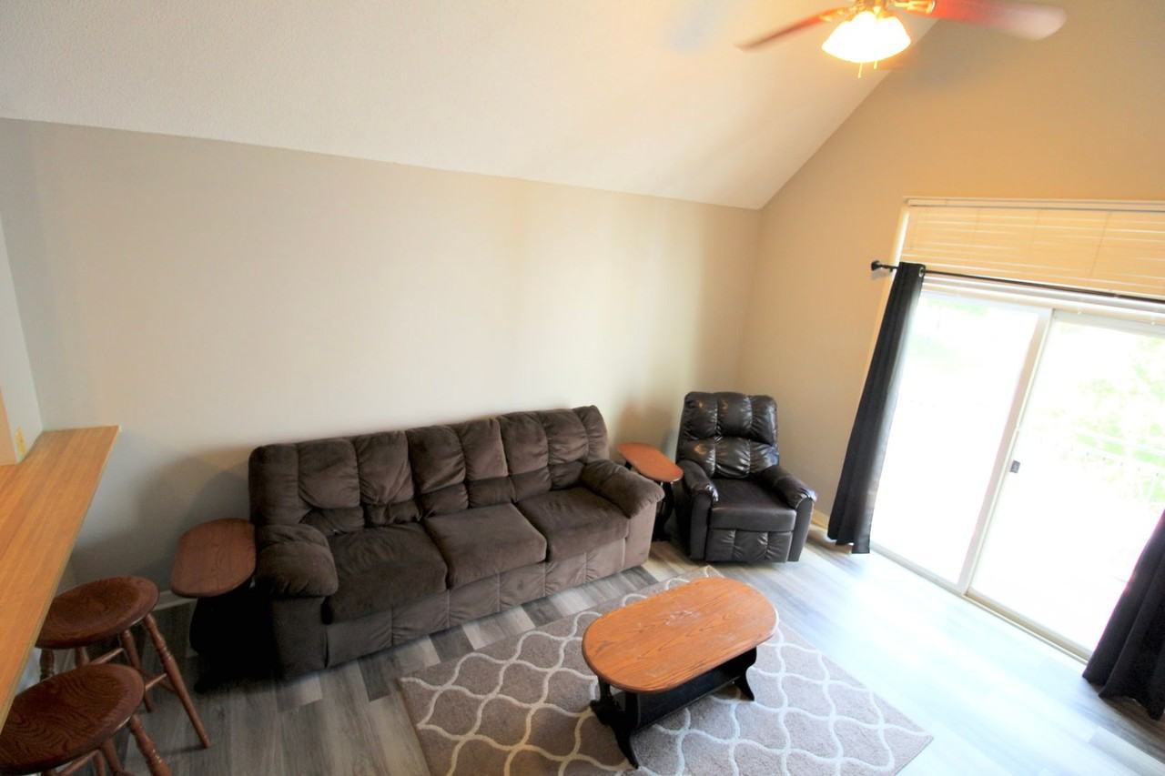 1336 Hunters Rd Apt I - Photo 7 of 26