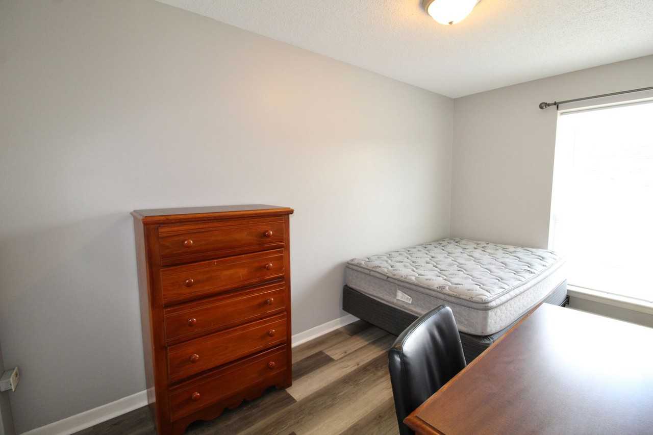 1348 Hunters Rd Apt K - Photo 6 of 17