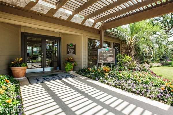Club Dr @ Riverplace - Photo 3 of 11