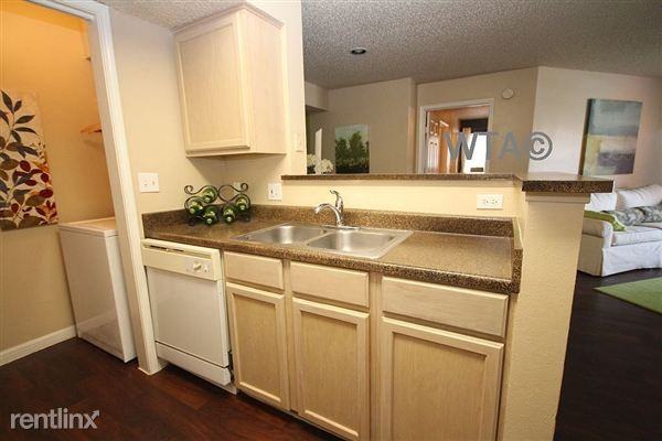 Henderson Pass and Canyon Ledge st. - Photo 2 of 10