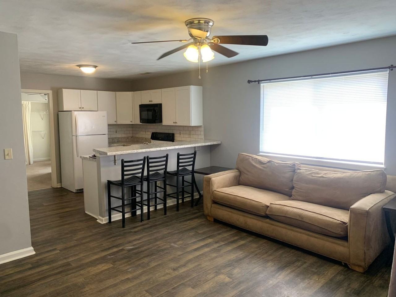 Foxhill Townhouses  1542 - Photo 3 of 14