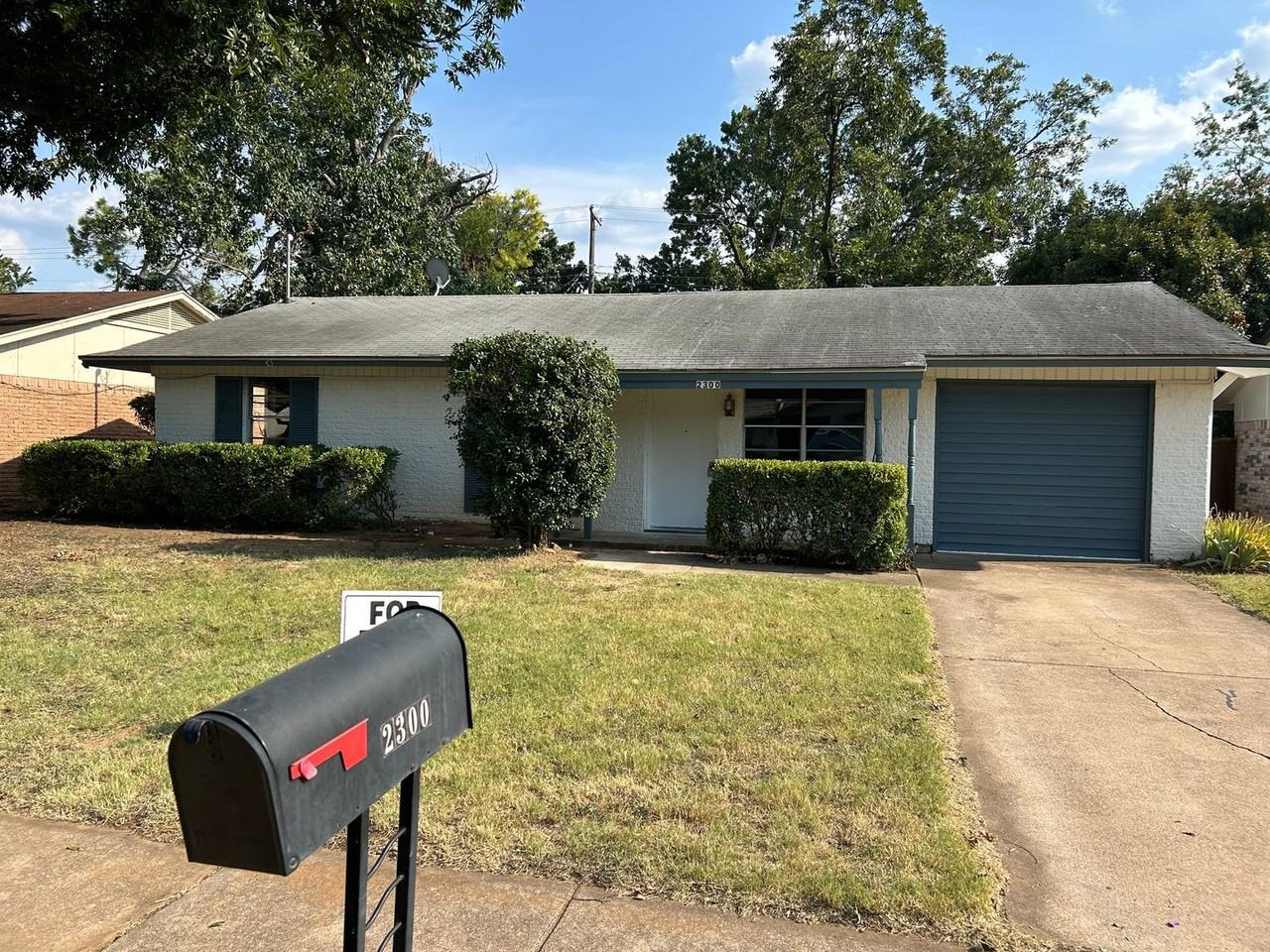 2300 Meadow Crst - Photo 2 of 12