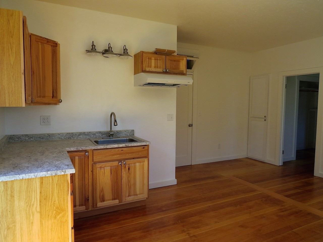 3657 Main St - Photo 3 of 23