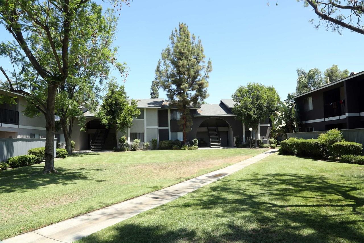 Summit Place Apartments - Photo 3 of 33