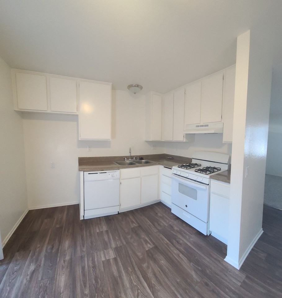 Summit Place Apartments - Photo 5 of 33