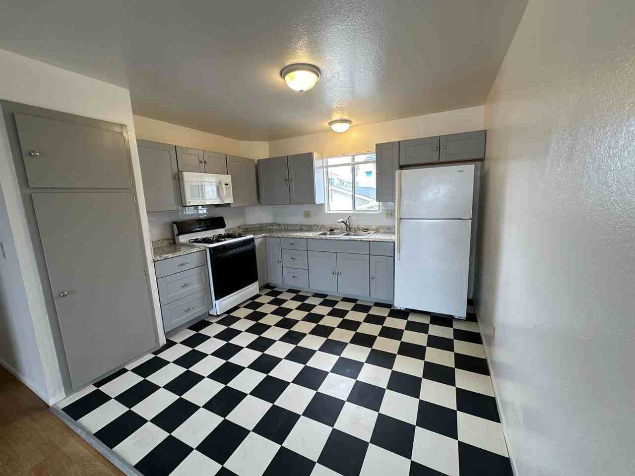 Saber - 243 N. 7th St - Photo 2 of 28