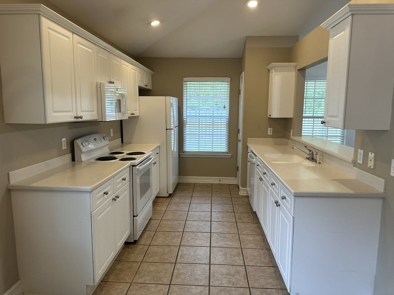 2382 Heathrow Dr #NA - Photo 6 of 18