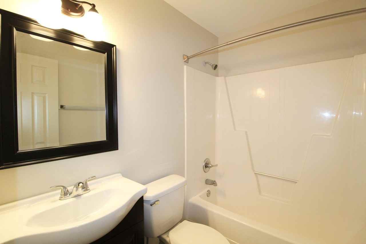 1336 Hunters Rd Apt J - Photo 6 of 29