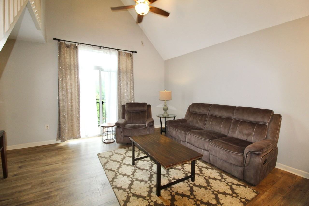 1336 Hunters Rd Apt J - Photo 7 of 29