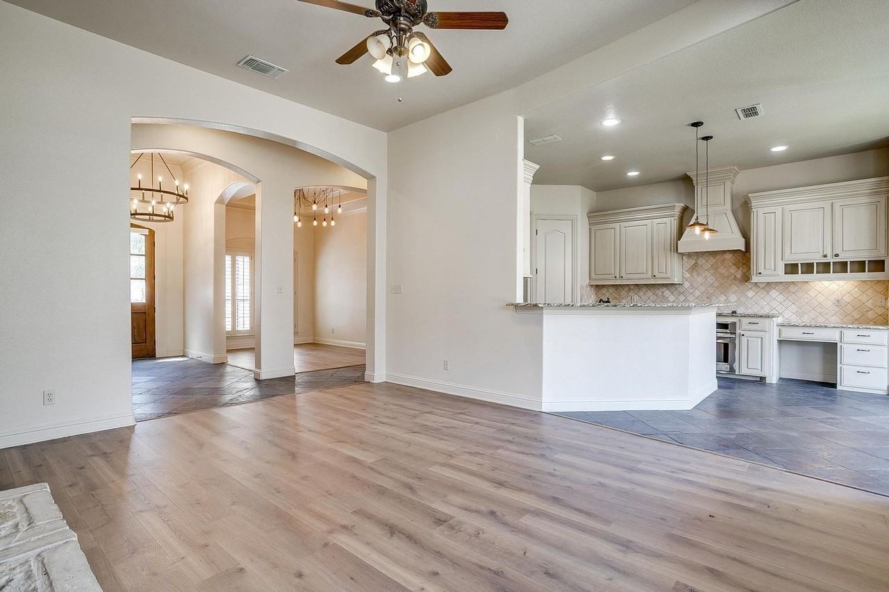 101 Prairie Dunes Dr - Photo 6 of 21