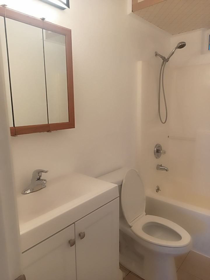 125 W Washington - Photo 2 of 15