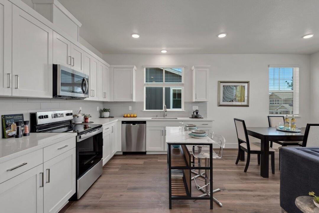 1400 Burbank Ave - Photo 7 of 21