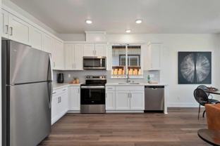 1400 Burbank Ave - Photo 1 of 1