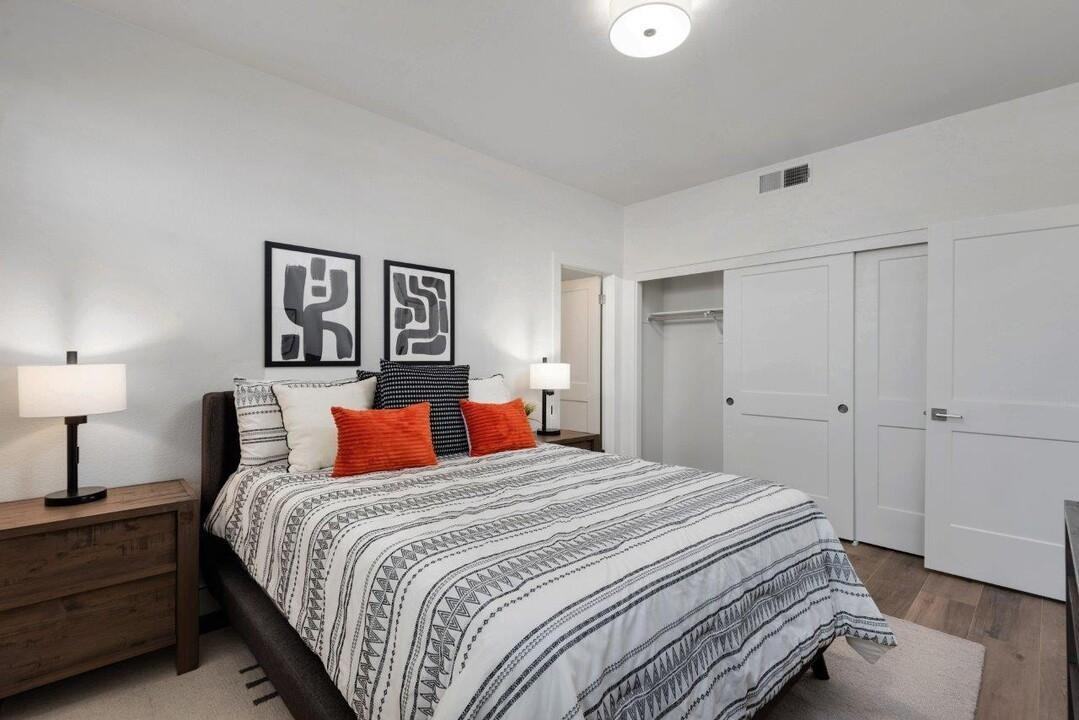 1400 Burbank Ave - Photo 2 of 21